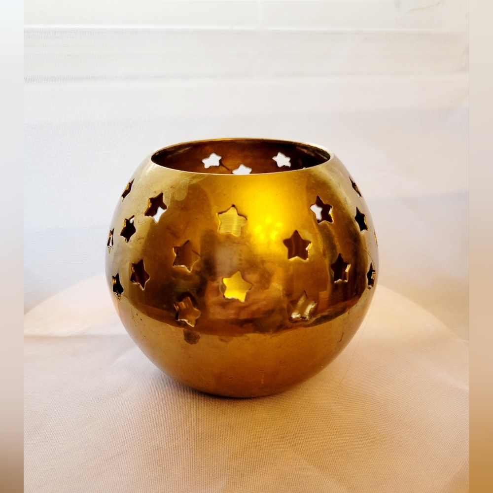 Vintage brass tea light candle holder • Celestial star design